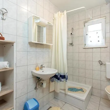 Knez - 100 M From Beach Apartamento Podstrana
