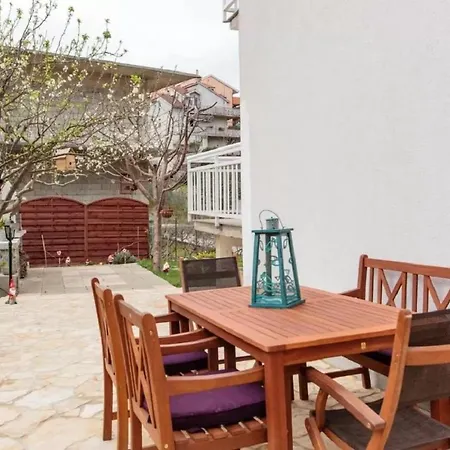 아파트 Knez - 100 M From Beach