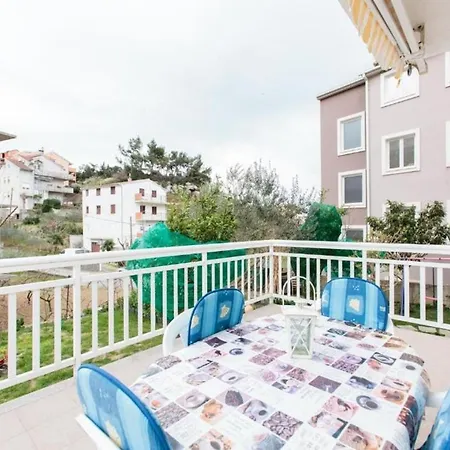 Knez - 100 M From Beach 포드스트라나